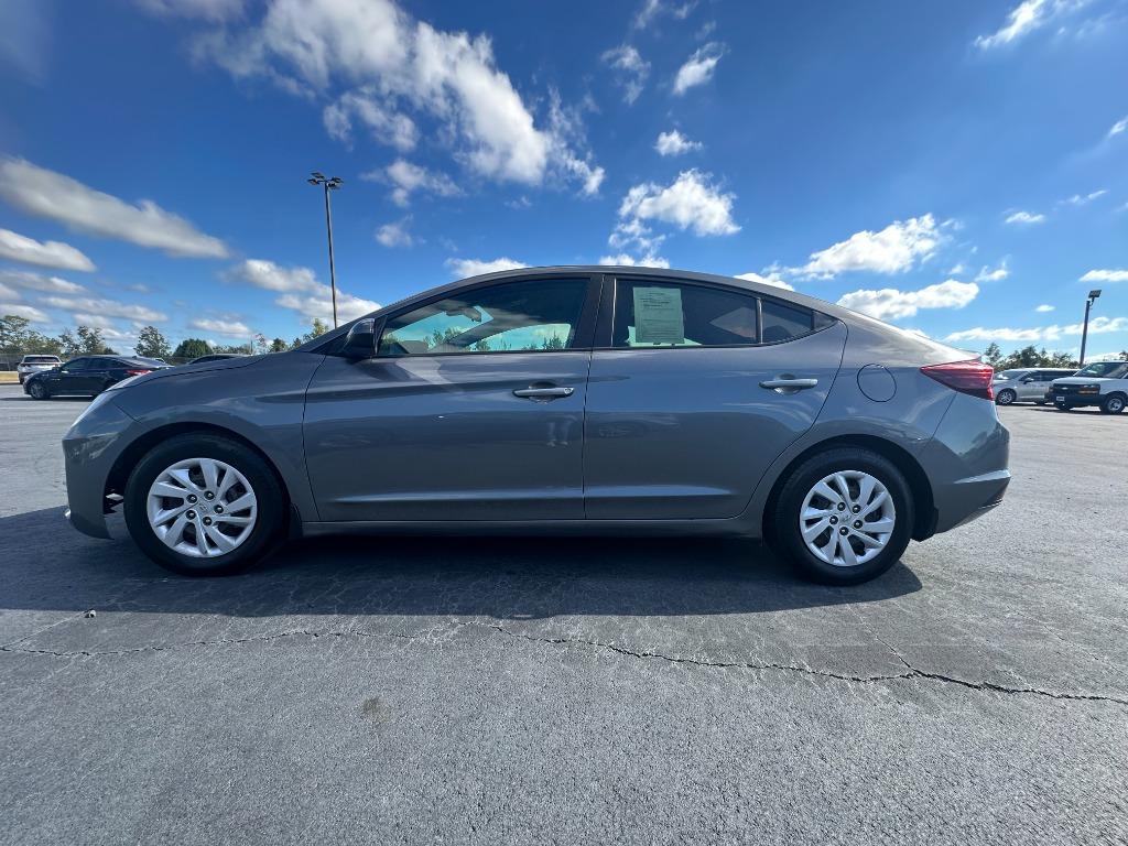 2020 Hyundai Elantra SE's photo