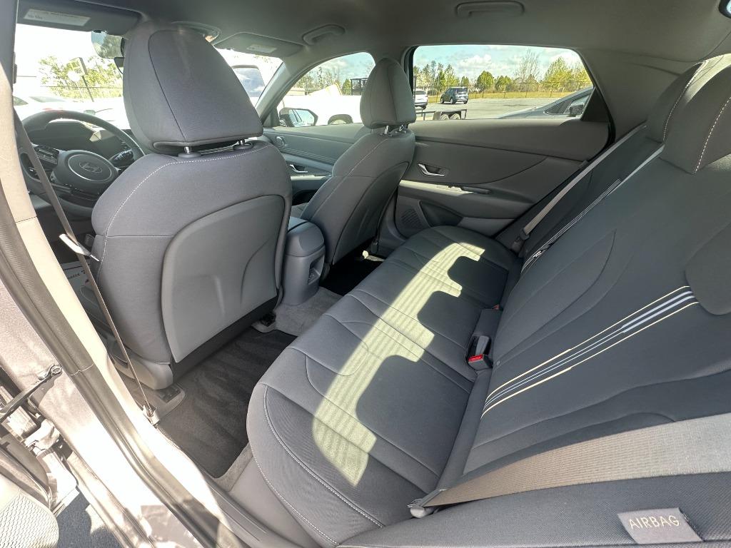 2025 Hyundai Elantra SEL - Photo 14
