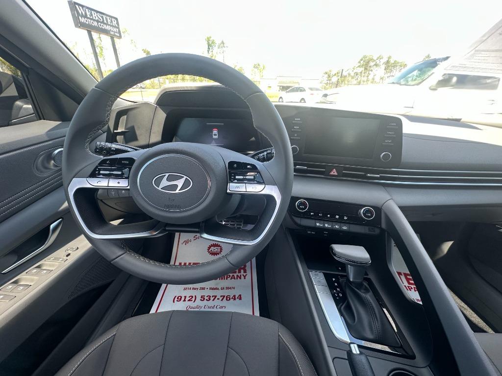 2025 Hyundai Elantra SEL - Photo 12