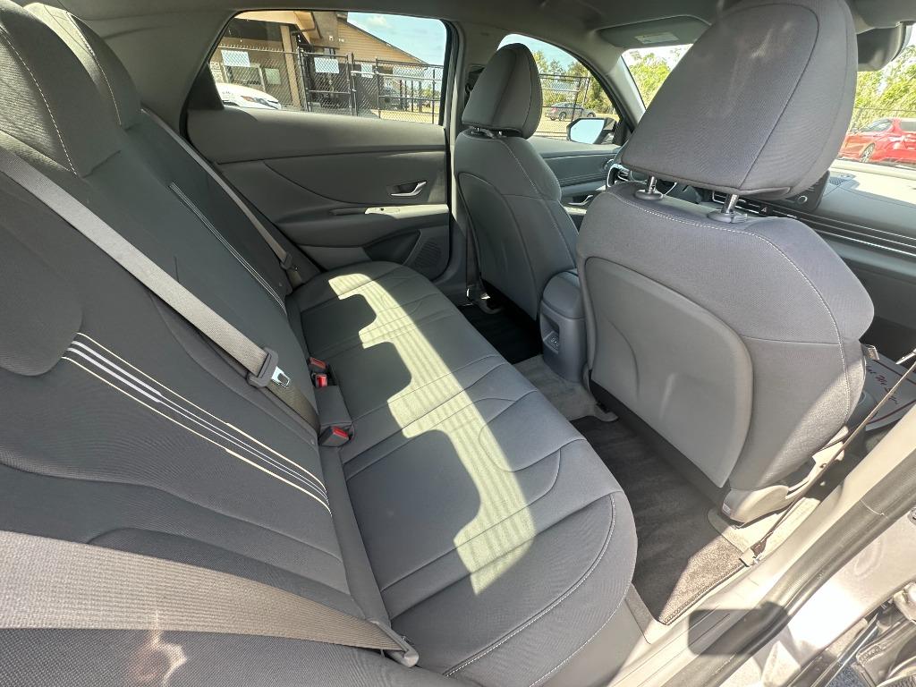 2025 Hyundai Elantra SEL - Photo 15