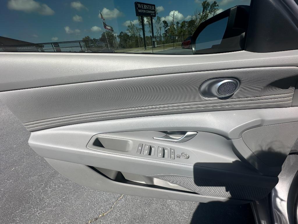 2025 Hyundai Elantra SEL - Photo 13