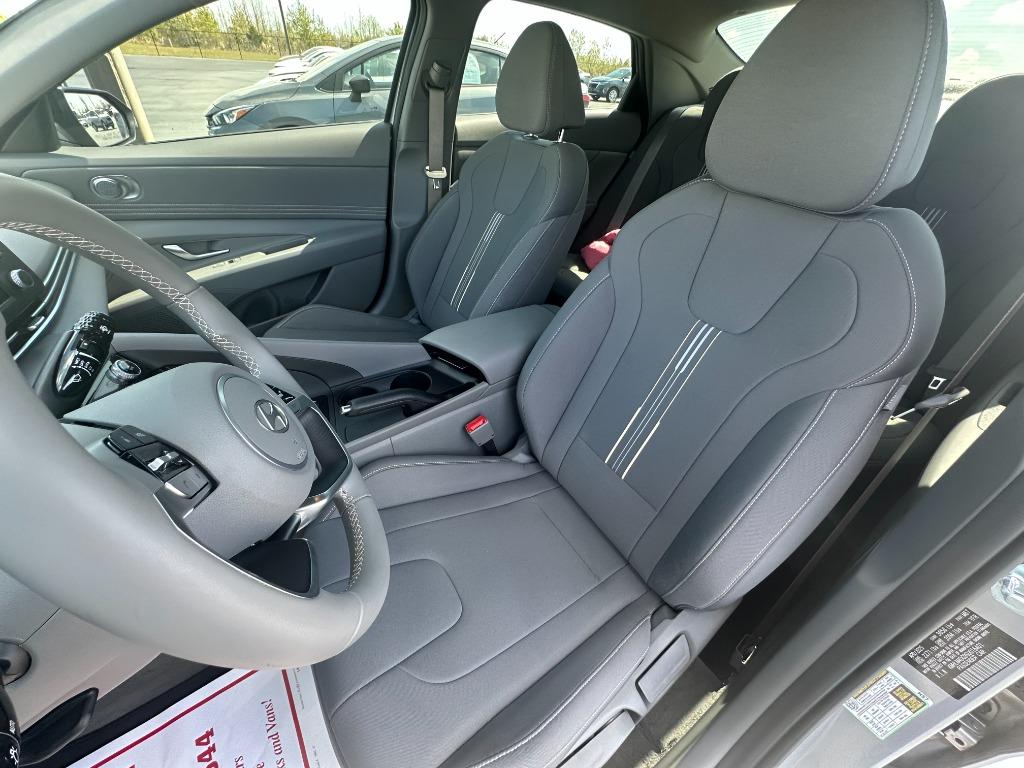 2025 Hyundai Elantra SEL - Photo 8