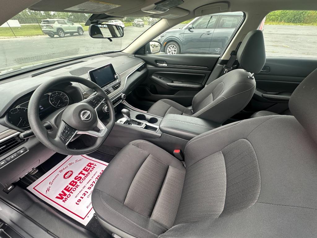2025 Nissan Altima SV - Photo 9