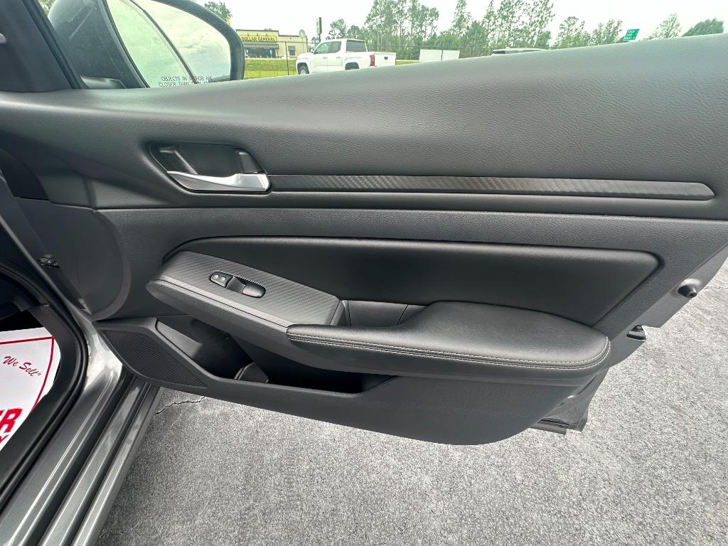 2025 Nissan Altima SV - Photo 18
