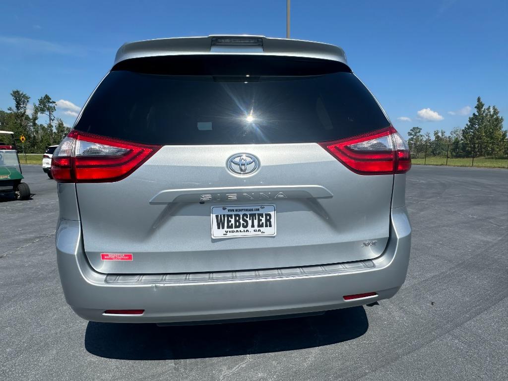 Toyota Sienna photo 7
