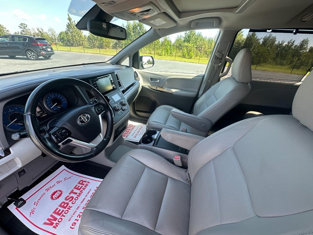 Toyota Sienna photo 9
