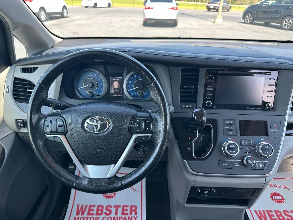 Toyota Sienna photo 13