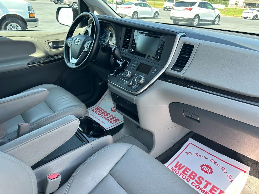 Toyota Sienna photo 19