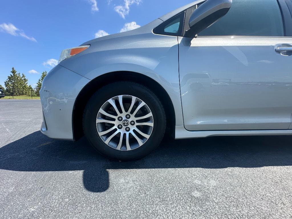 Toyota Sienna photo 22