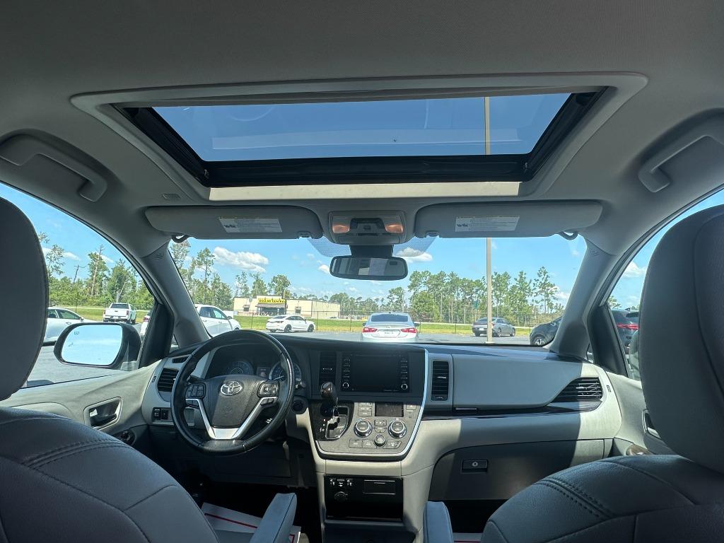 Toyota Sienna photo 14