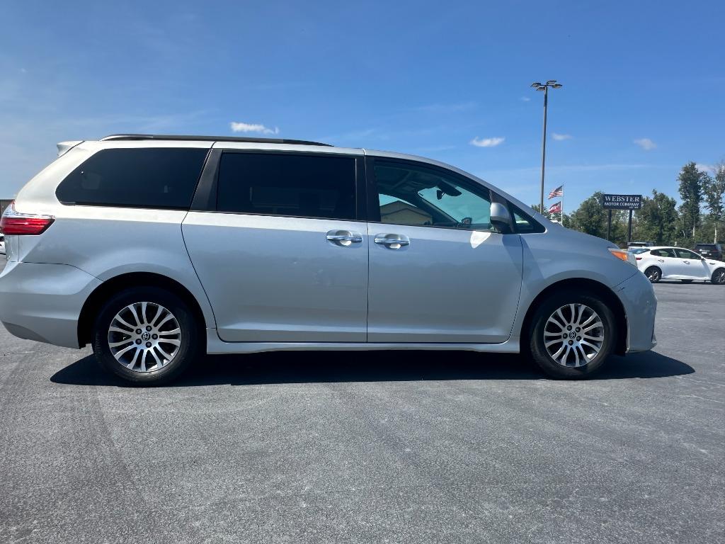 Toyota Sienna photo 5