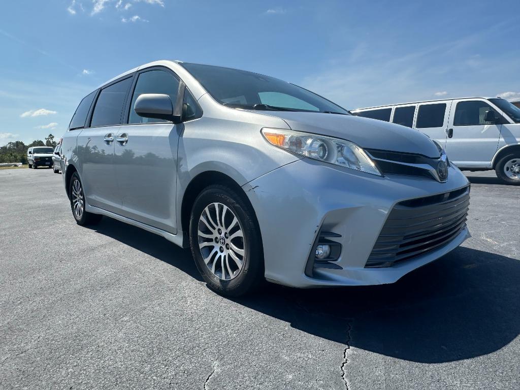 Toyota Sienna photo 4