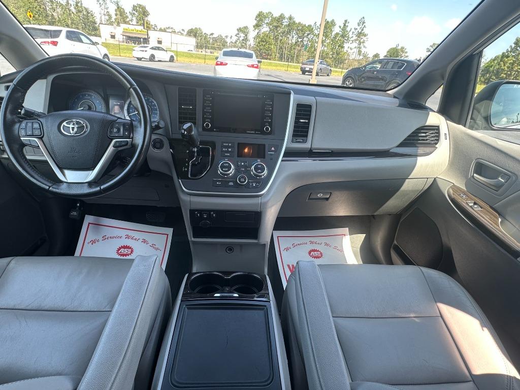 Toyota Sienna photo 12