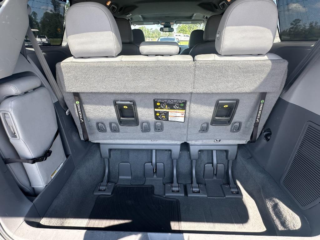 Toyota Sienna photo 21