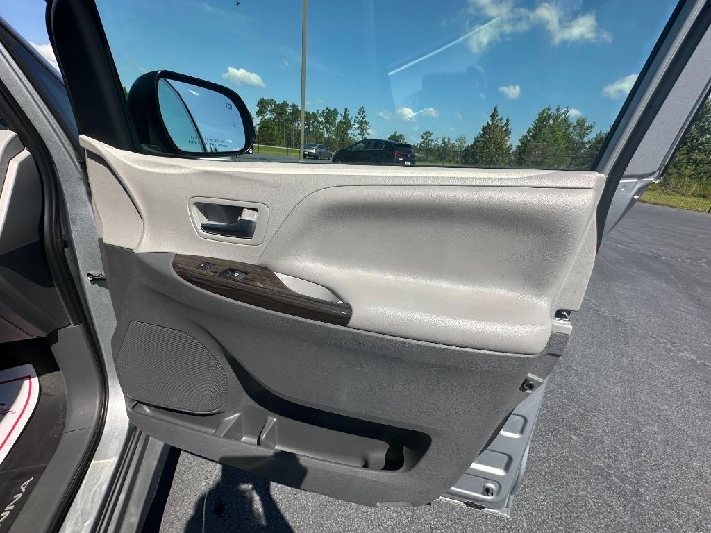 Toyota Sienna photo 20