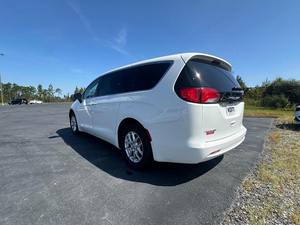 Chrysler Voyager photo 8
