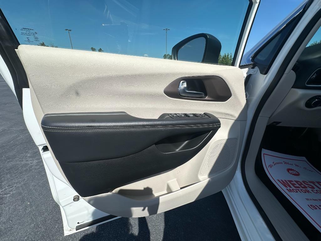 Chrysler Voyager photo 14