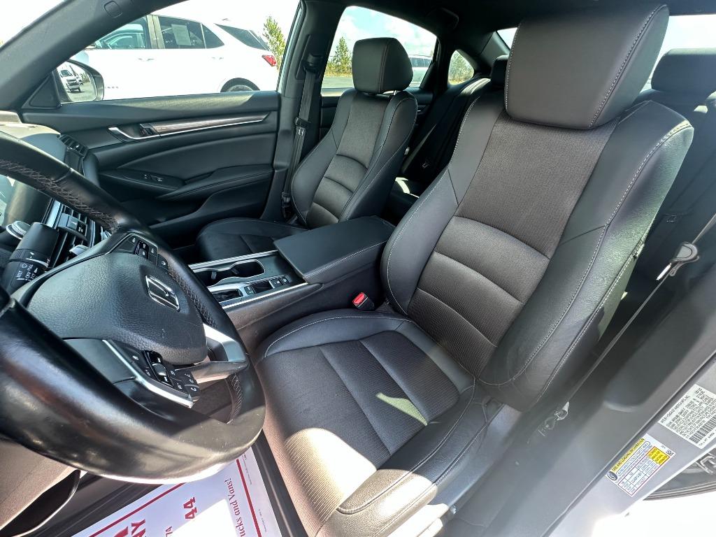 Honda Accord photo 11