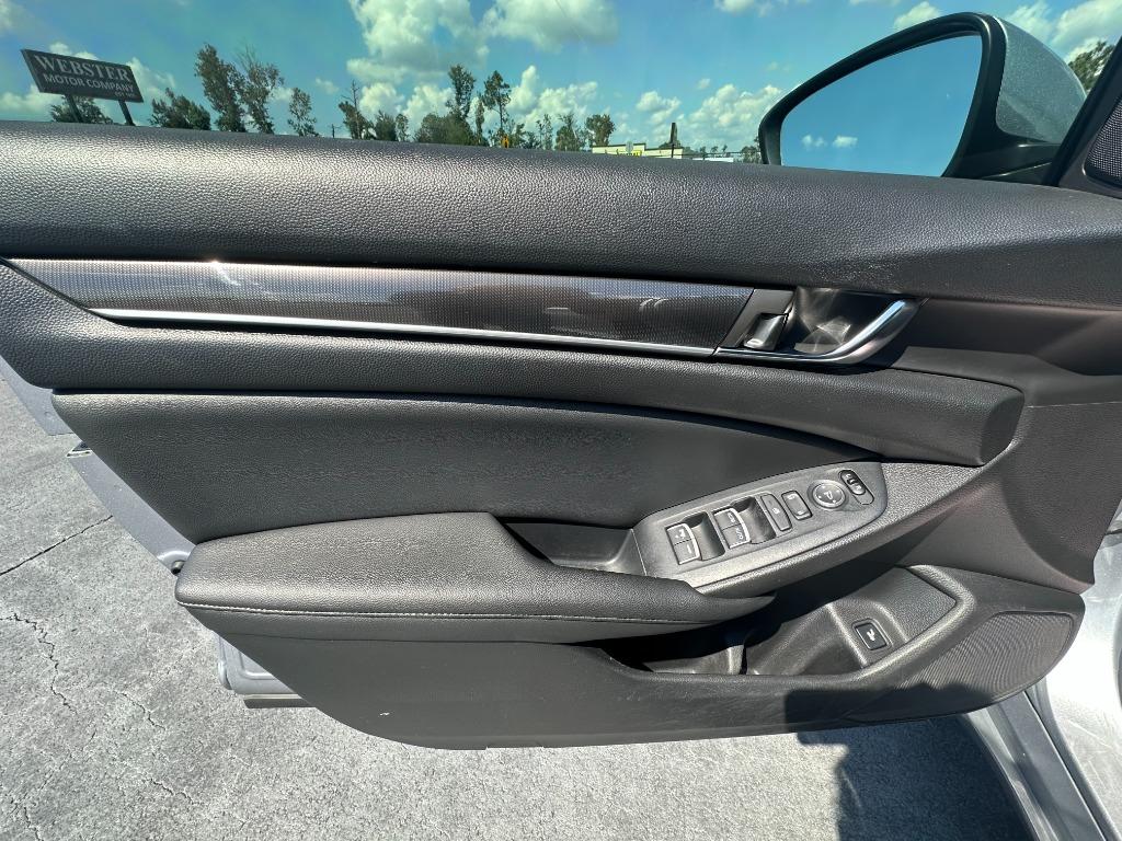 Honda Accord photo 12