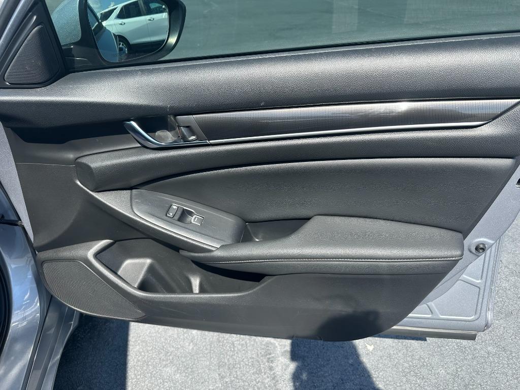 Honda Accord photo 20