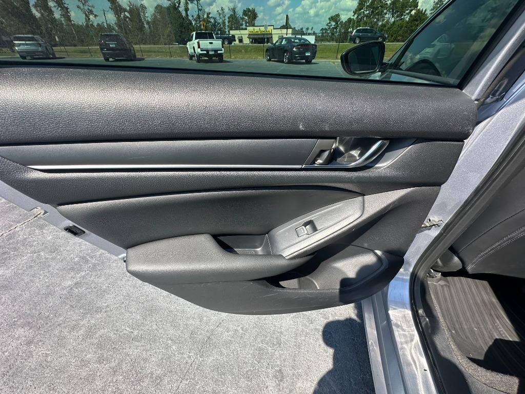Honda Accord photo 17